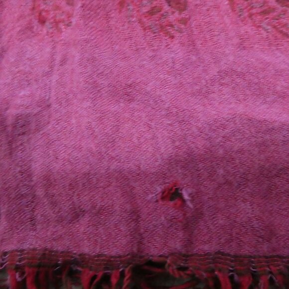 PASSIGATTI | OS - one size | Elegant Burgundy Fringed Scarf | Gold Stripes - Picture 10 of 10